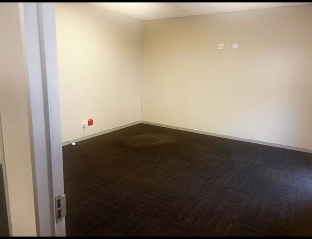 105M² BUILDING TO LET IN FOURWAYS